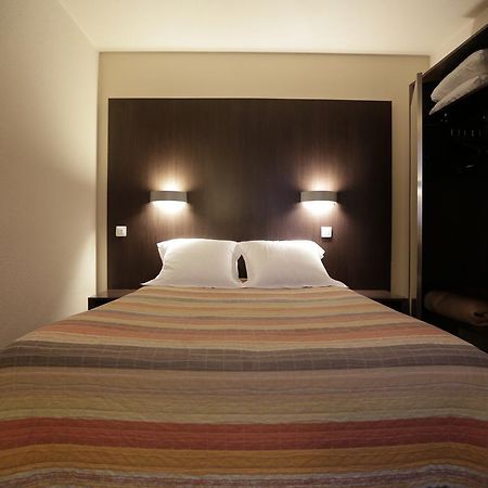 Hôtel Au Petit Caporal Maisons-Alfort Zimmer foto