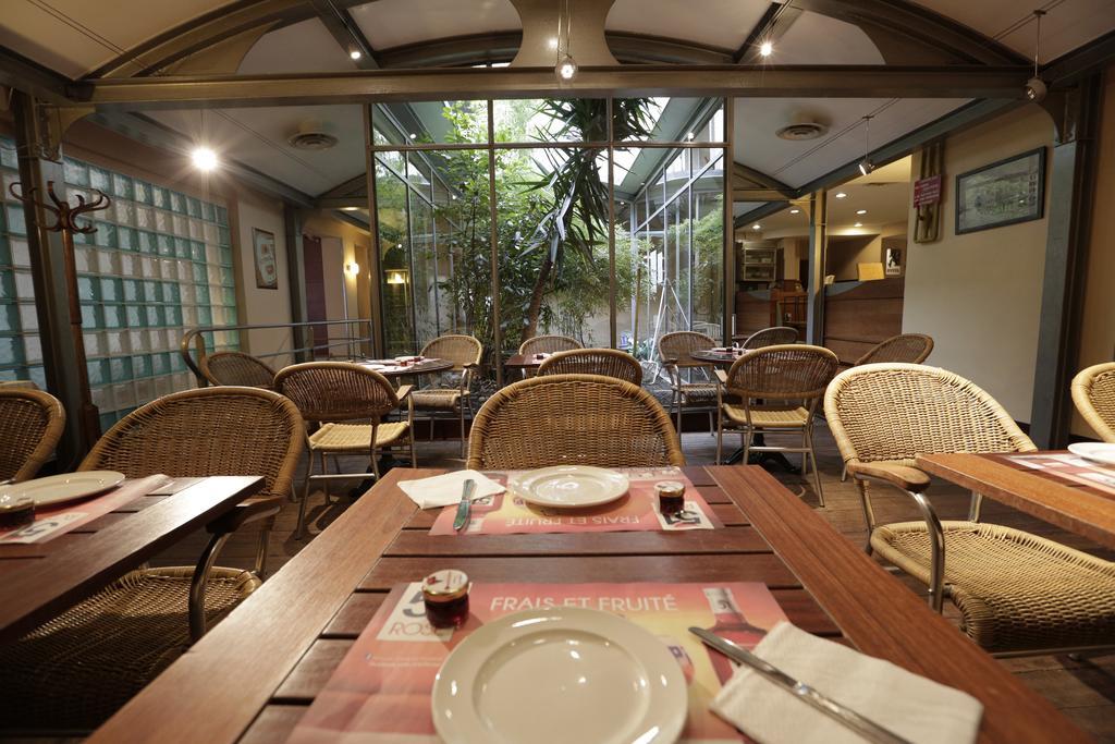 Hôtel Au Petit Caporal Maisons-Alfort Exterior foto