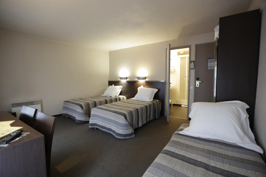 Hôtel Au Petit Caporal Maisons-Alfort Zimmer foto