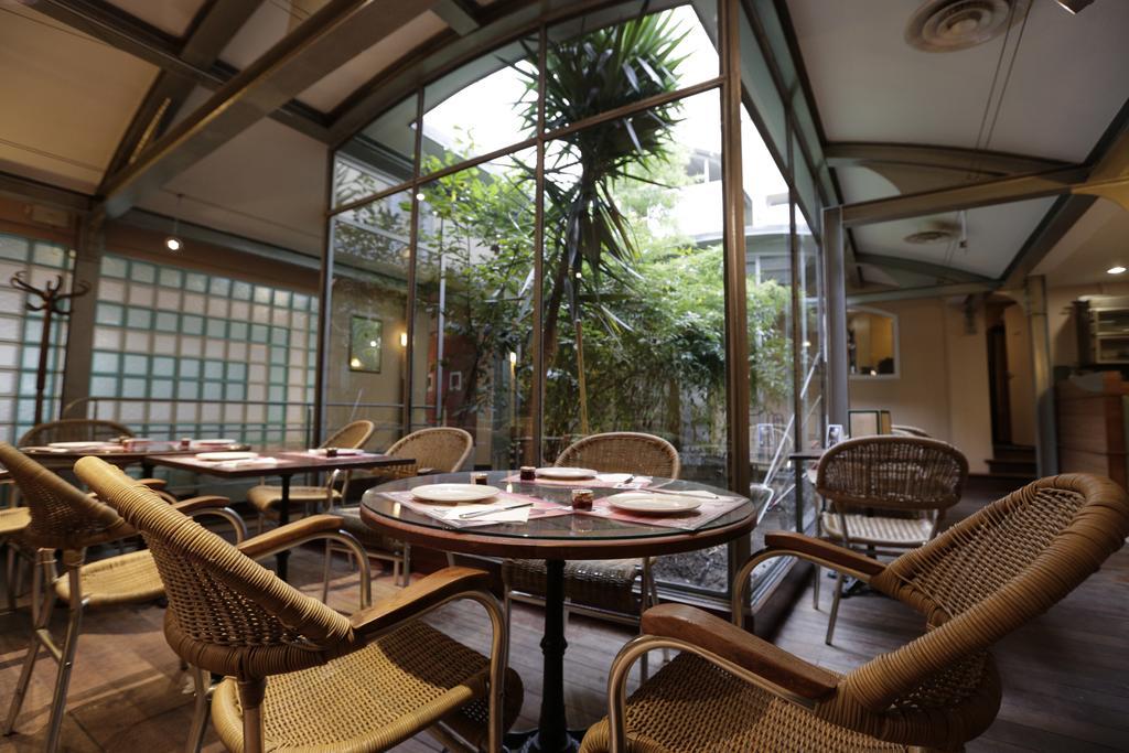 Hôtel Au Petit Caporal Maisons-Alfort Exterior foto