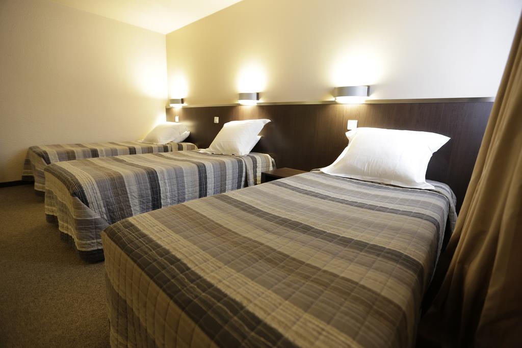 Hôtel Au Petit Caporal Maisons-Alfort Zimmer foto
