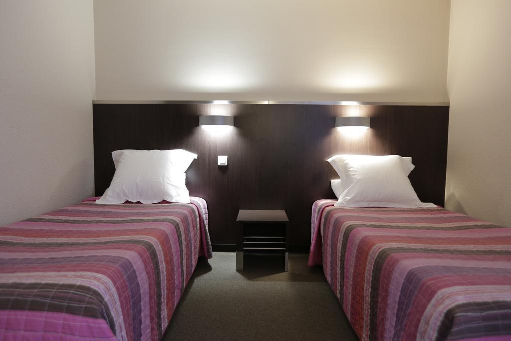 Hôtel Au Petit Caporal Maisons-Alfort Zimmer foto
