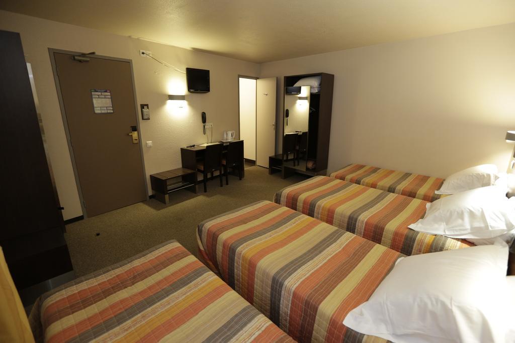 Hôtel Au Petit Caporal Maisons-Alfort Zimmer foto